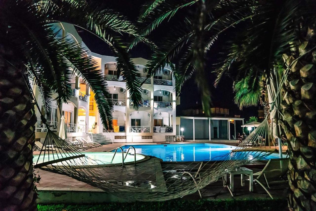 Stavros Beach Hotel Exterior photo